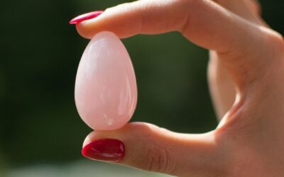 Kuinka yoni egg -harjoittelu tukee luonnollista voitelua vaihdevuosien jälkeen